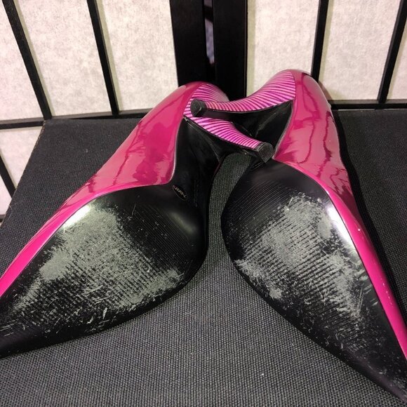 BCBGIRLS FUSCHIA POINTED TOE HEELS 7.5B - Picture 2 of 7